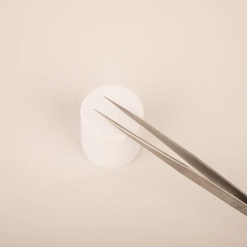 PINZA PARA EXTENSIÓN DE PESTAÑAS