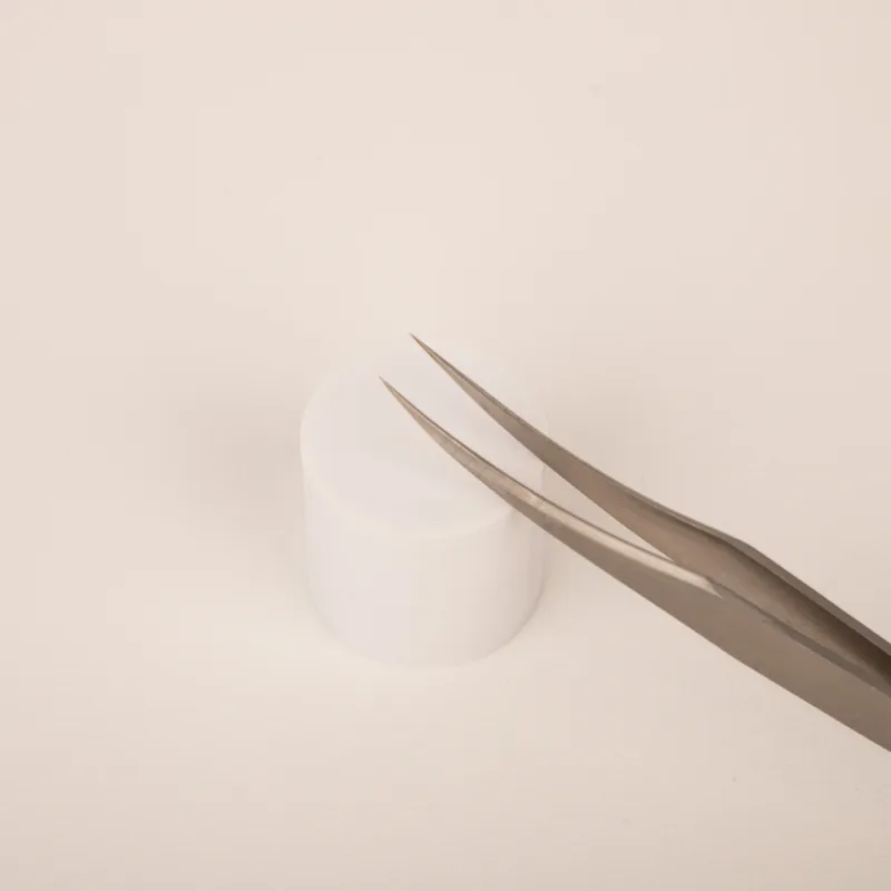 PINZA PARA EXTENSIÓN DE PESTAÑAS