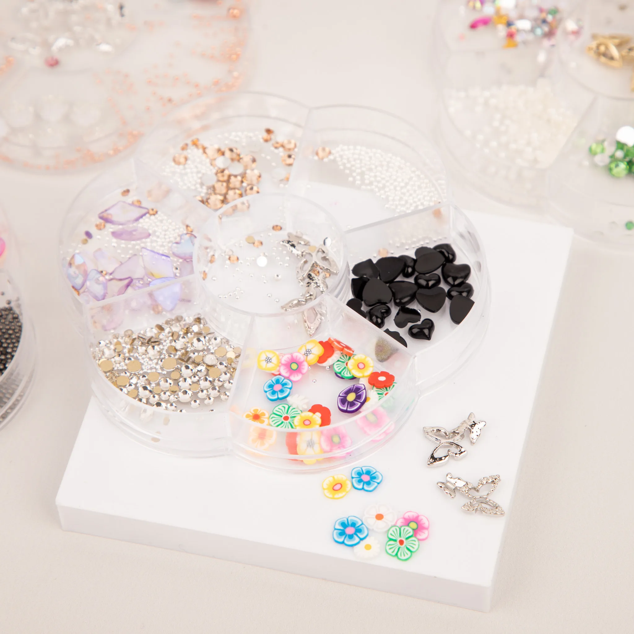 DECORACION PARA UÑAS CON ESTUCHE