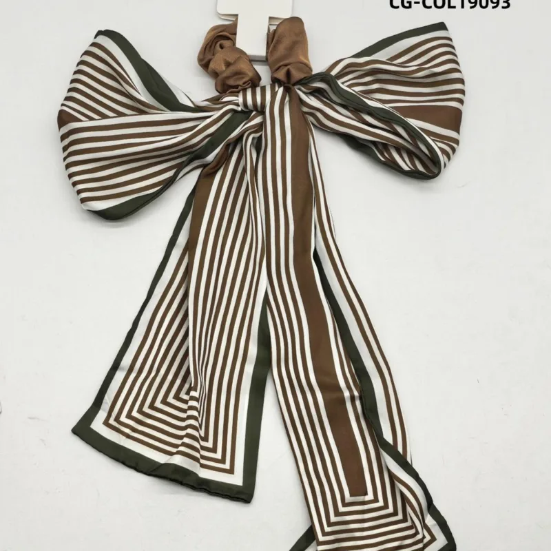 COLITA CON PAÑUELO DE SEDA