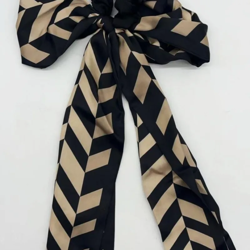 COLITA CON PAÑUELO DE SEDA