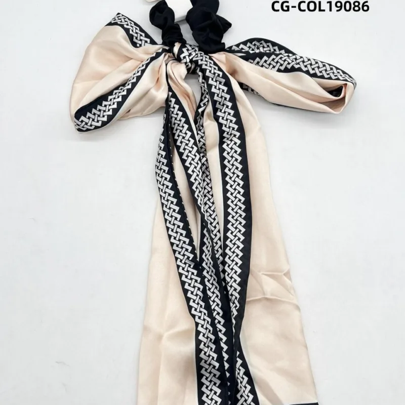 COLITA CON PAÑUELO DE SEDA