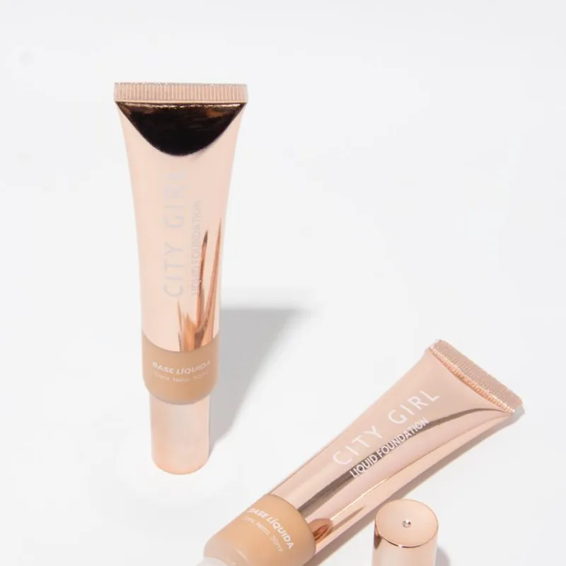 GLAM IN THE CITY BASE LIQUIDA EN POMO 30ML