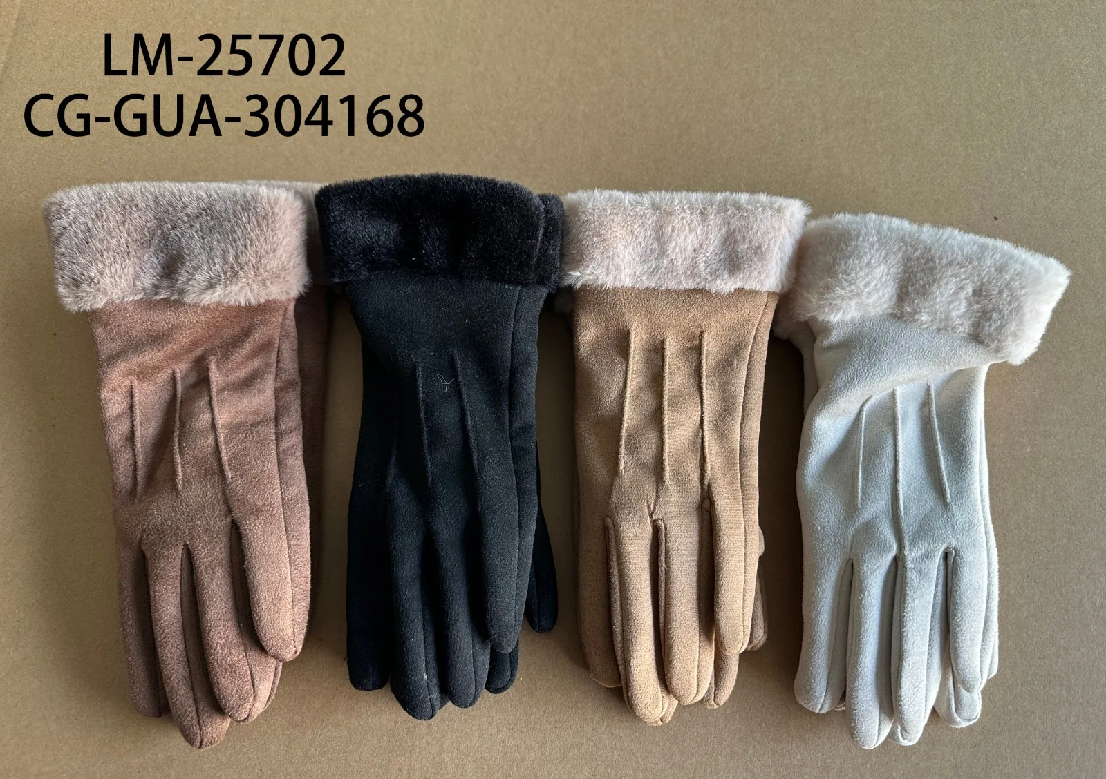 GUANTES DE GAMUZA CON PELUCHITO