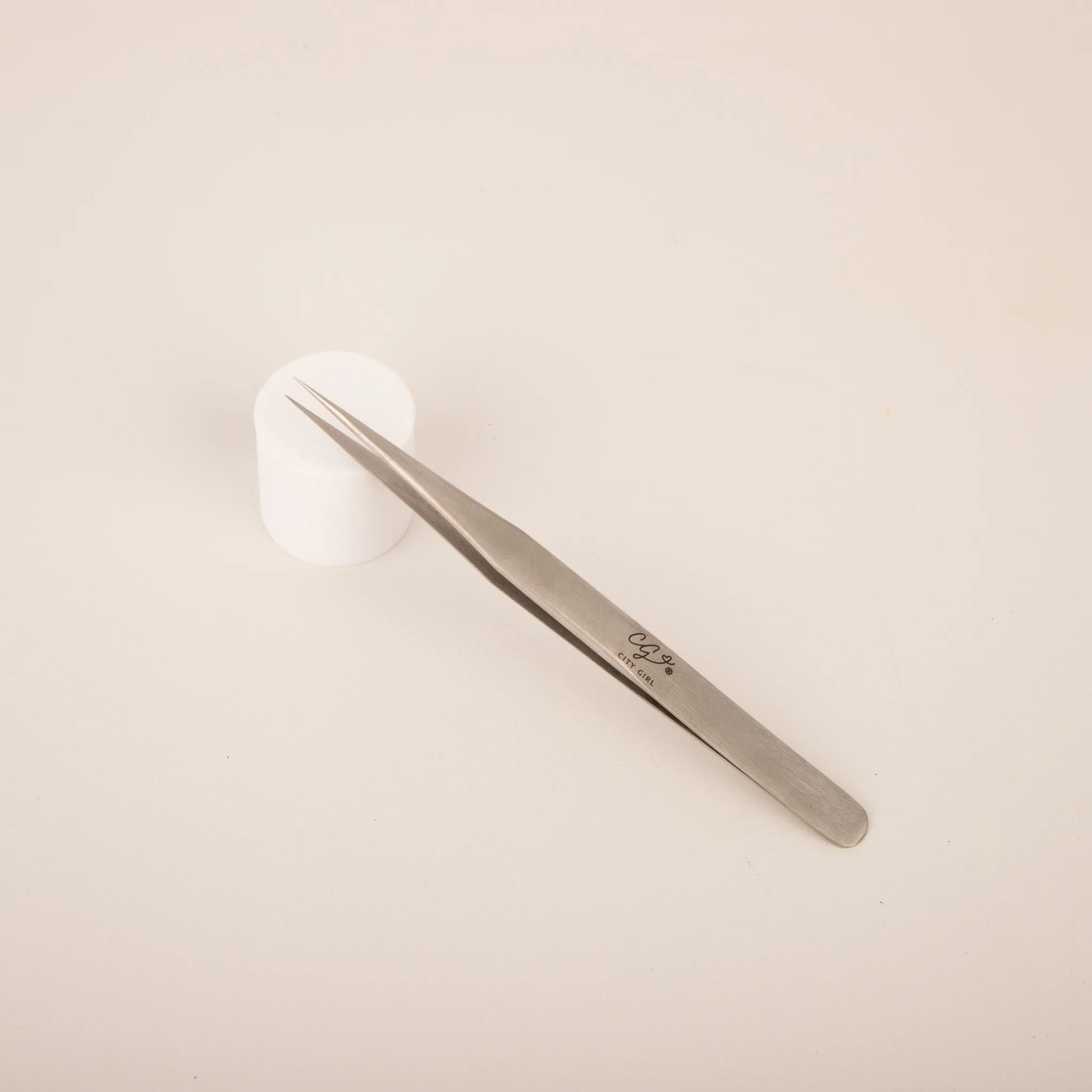 Pinza Para Extensión de Pestañas Plateada