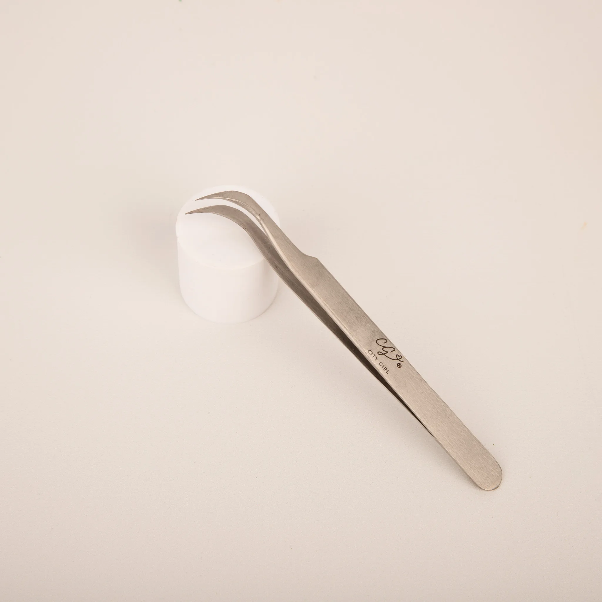 Pinza Para Extensión de Pestañas Plateada
